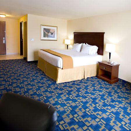 Holiday Inn Express & Suites - Jourdanton-Pleasanton By Ihg Exterior photo