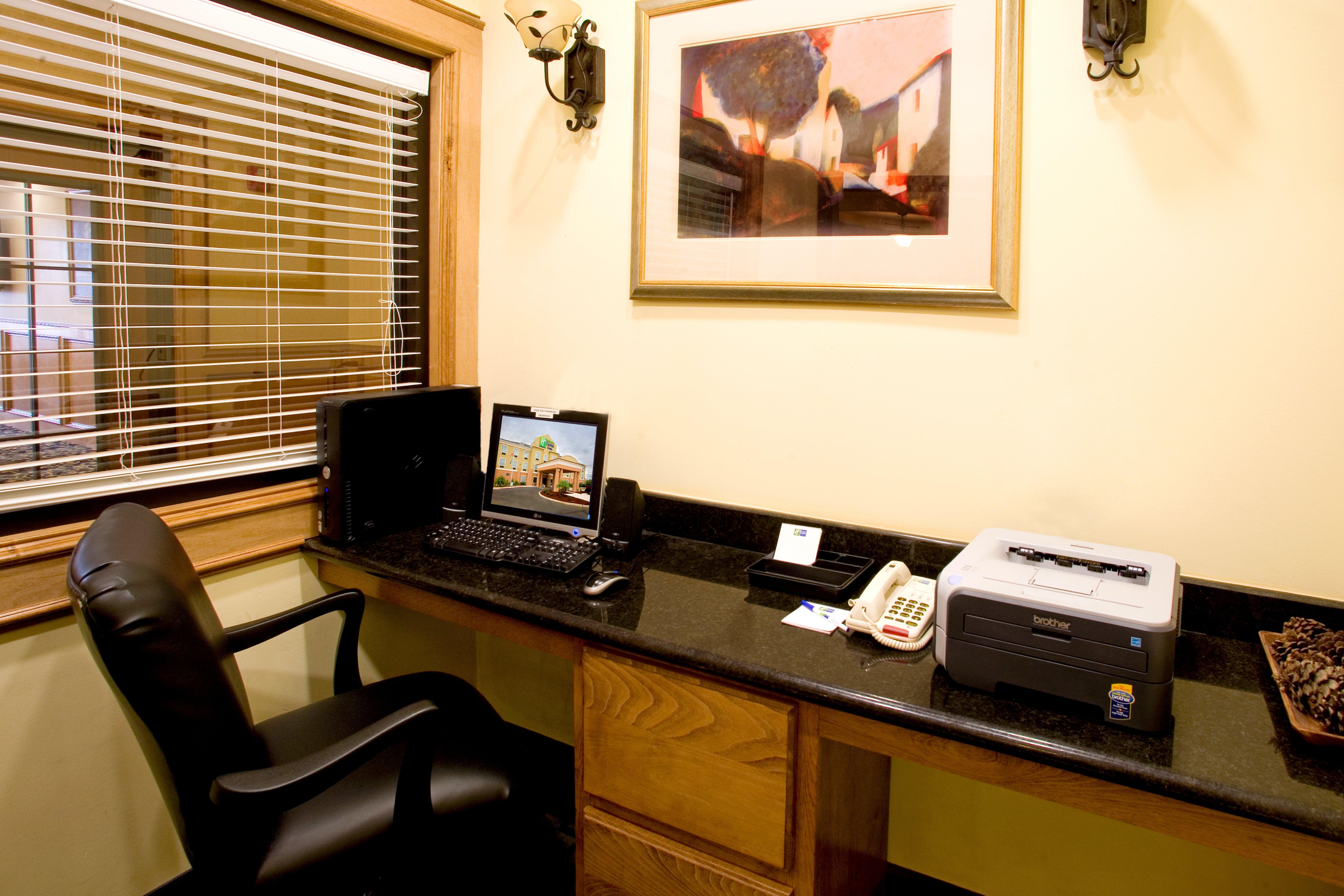 Holiday Inn Express & Suites - Jourdanton-Pleasanton By Ihg Exterior photo